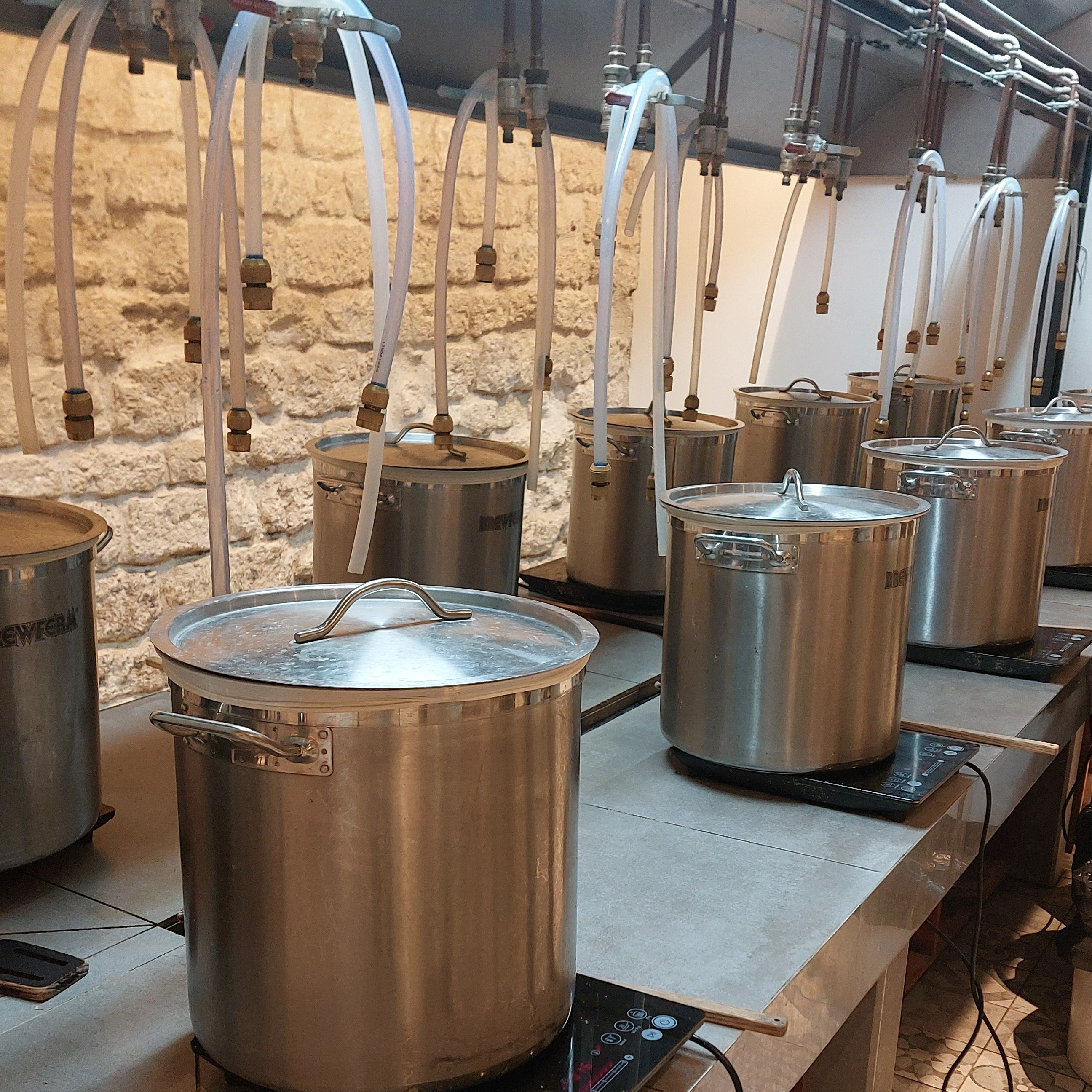 la paillasse de brassage de bière avec les